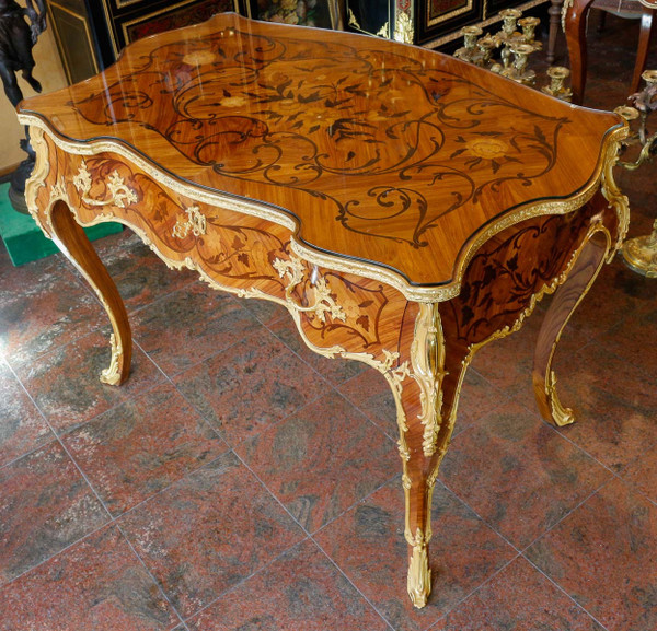 A beautiful Louis XV style writing table