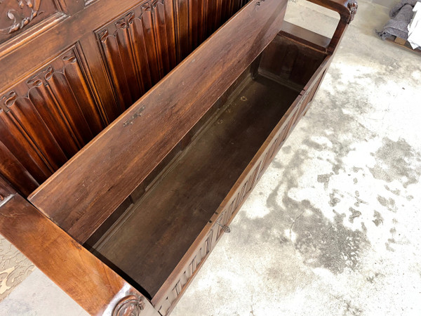 Renaissance style chest bench in walnut