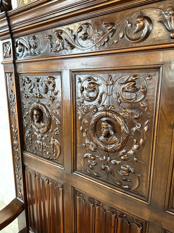 Renaissance style chest bench in walnut