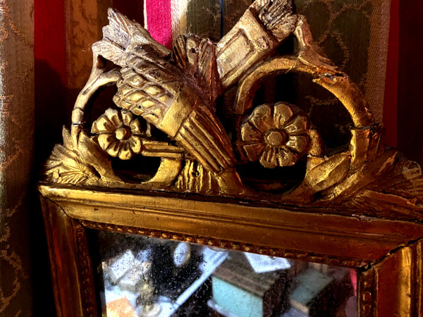 Charming Louis XVI gilded wood mirror with wheat sheaf and quiver, 18th century