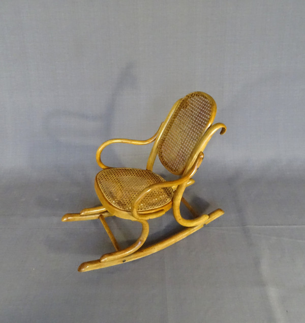 THONET Rocking Chair N°1 , Kind, naturfarben. Ca, 1910