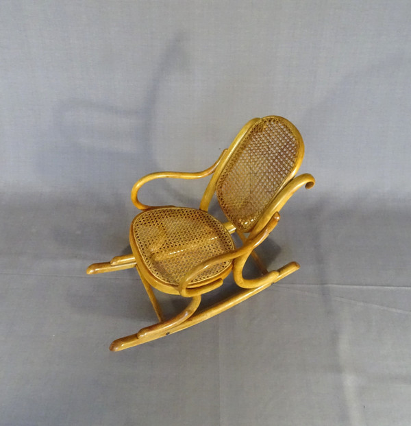 THONET Rocking Chair N°1 , Kind, naturfarben. Ca, 1910