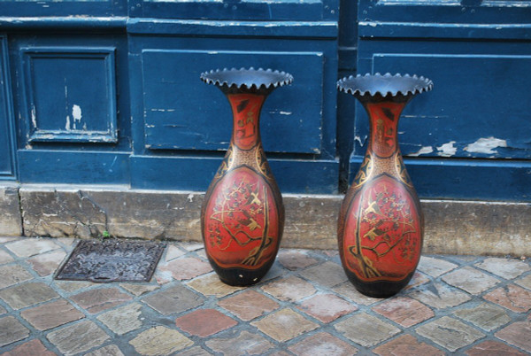 Coppia di grandi vasi in porcellana laccata oro nero e rosso XIX