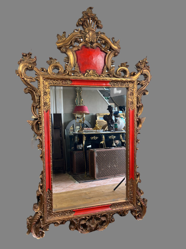 GRAND MIROIR ANCIEN EN BOIS SCULPTÉ PEINT ET DORÉ STYLE ITALIEN XVIIIe