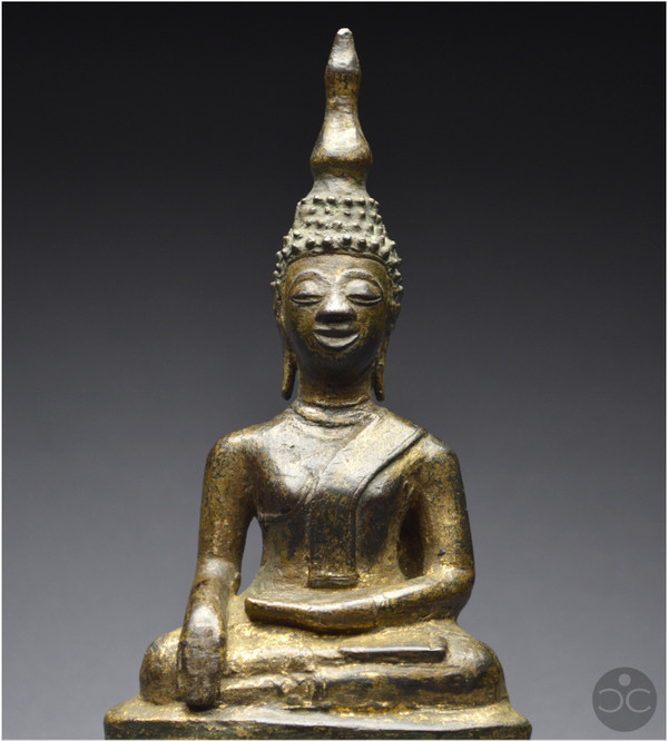 Laos, XVIIIème siècle, Bouddha en position bumisparsha mudra, Bronze anciennement laqué et doré