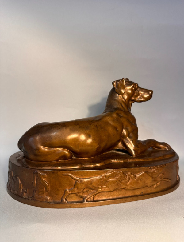 Grégoire GIRAUD. Liegender Hund in Bronze F. Barbedienne