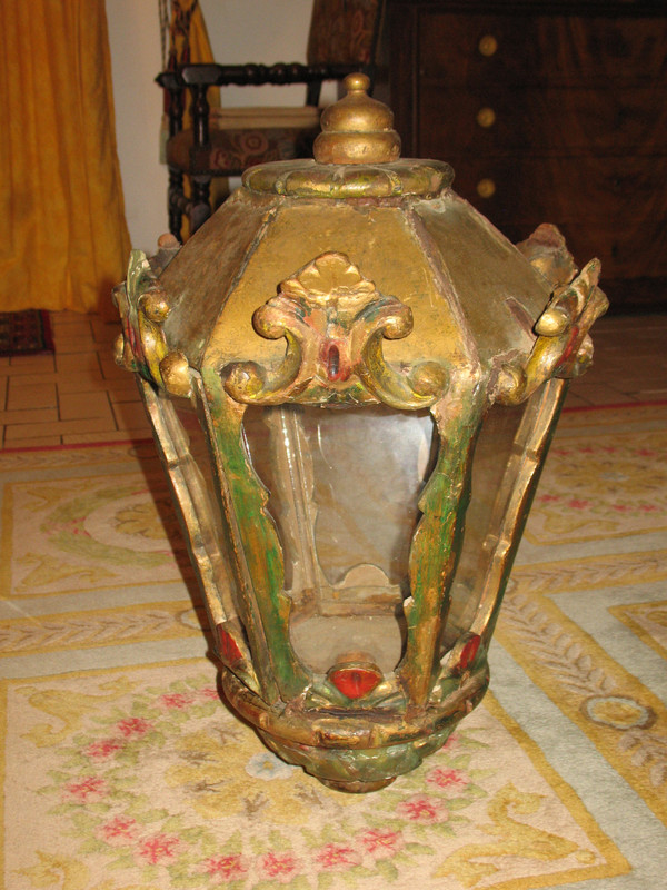 Polychrome wooden lantern with its 19th century base