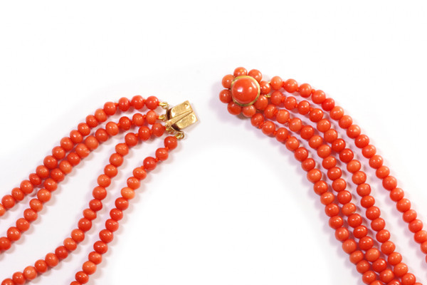 Antique mediterranean coral necklace with a 18k gold clasp, coral pearls, orange, south of France, a