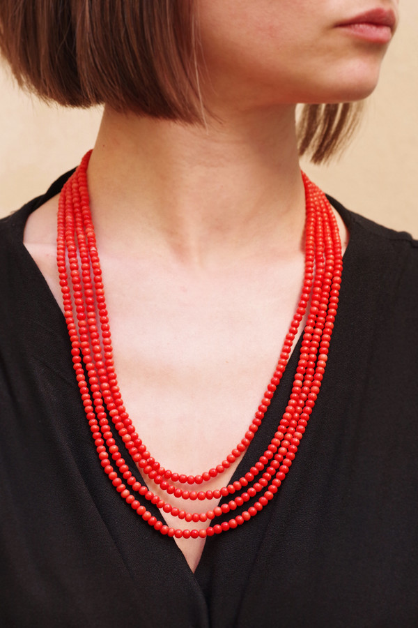 Antique mediterranean coral necklace with a 18k gold clasp, coral pearls, orange, south of France, a