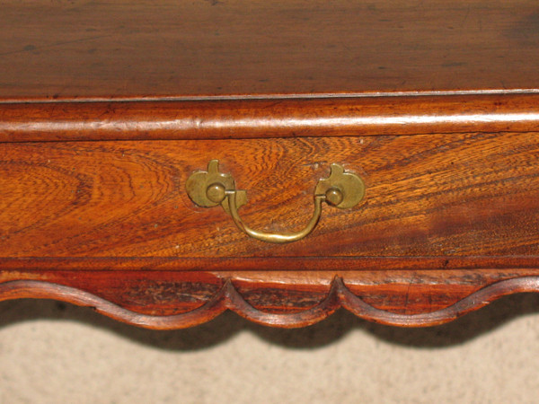 Lady's desk writing table in walnut with 1 drawer in belt Louis XIV period early 18th flag