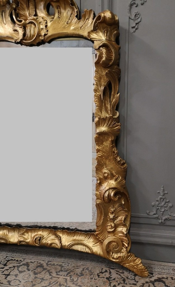 Louis XV period Italian giltwood mirror. Mid 18th century