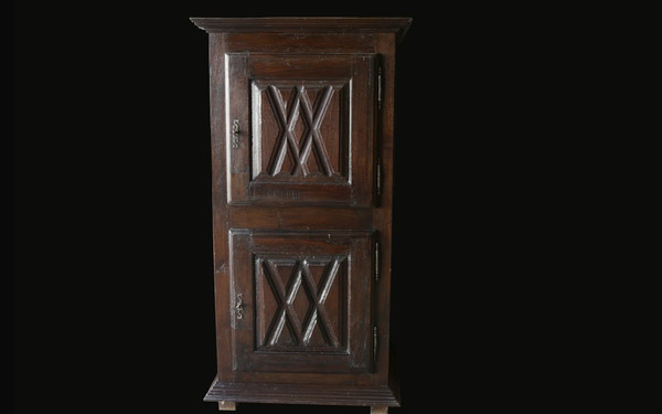 Two-body oak cabinet 17th century