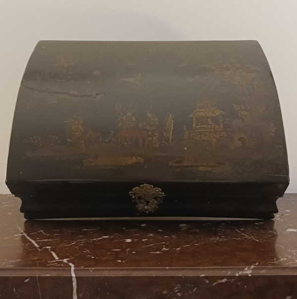 France, 18th century - martin varnish wig box with Chinese décor - Louis XV