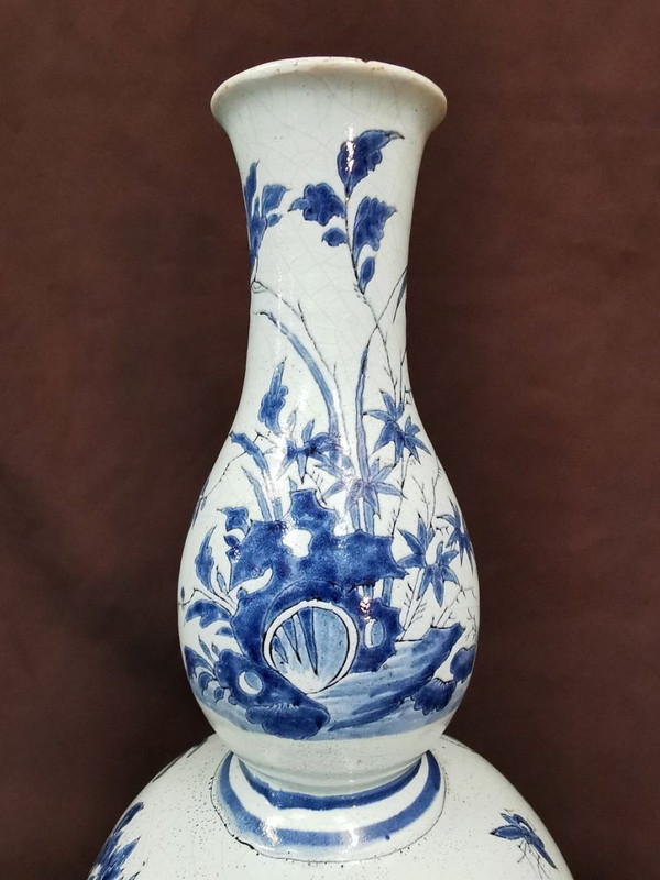 Gourd vase in Nevers earthenware. Last Quarter 17th century