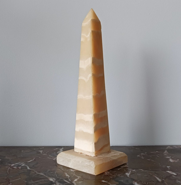 Italian work - neoclassical obelisk - banded alabaster - Grand Tour style