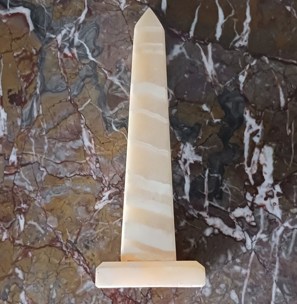 Italian work - neoclassical obelisk - banded alabaster - Grand Tour style