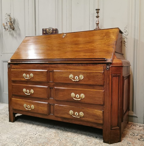 Important Louis XIV period Solid Walnut Scriban. Late 17th / Early 18th century