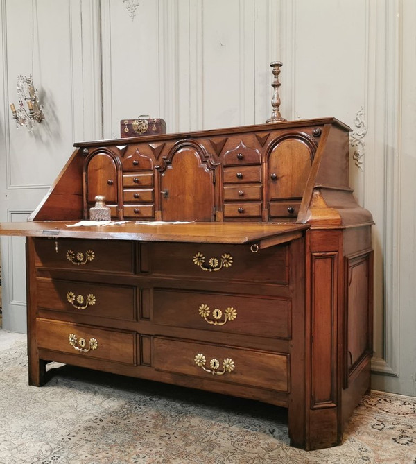 Important Louis XIV period Solid Walnut Scriban. Late 17th / Early 18th century