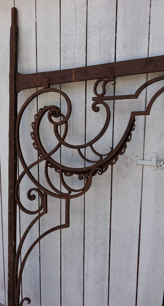 Large Wrought-iron sign-holder gallows. 18th century