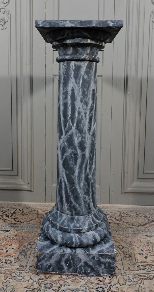 Faux marble painted column. Late 18th century