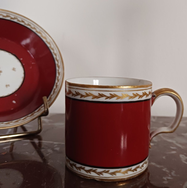 Manufacture du duc d'Orléans, Pont aux Choux, vers 1793 - tasse litron et soucoupe - fond carmin et ruban de deuil royaliste