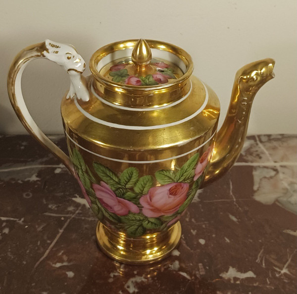 Manufacture de Locré - Pouyat et Russinger - pouring teapot with gold base and bouquet - Empire period