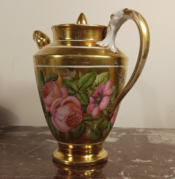 Manufacture de Locré - Pouyat et Russinger - pouring teapot with gold base and bouquet - Empire period