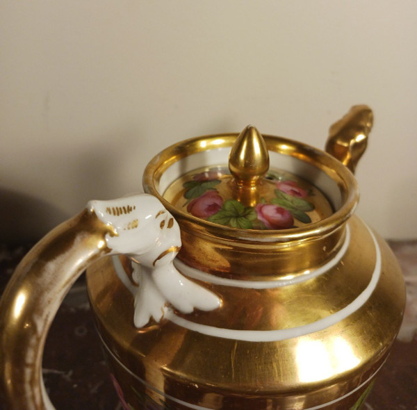 Manufacture de Locré - Pouyat et Russinger - pouring teapot with gold base and bouquet - Empire period