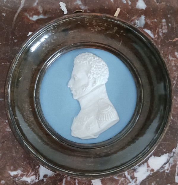 Manufacture de Sèvres for the Duc de Doudeauville - cookie medallion with the profile of the Duc d'Angoulême