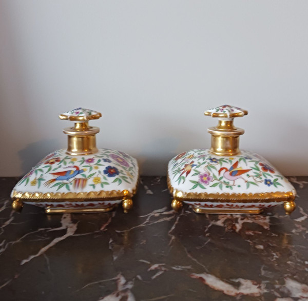 Darte Frères - Restoration period, Louis Philippe - pair of "en coussin" bottles - painted and gilded porcelain