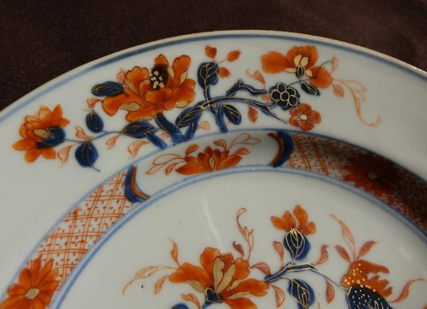 Set of three Imari decorated plates