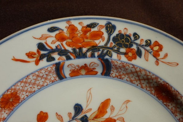 Set of three Imari decorated plates