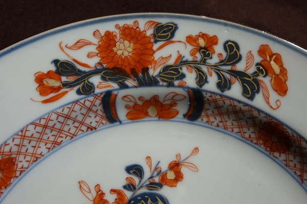 Set of three Imari decorated plates