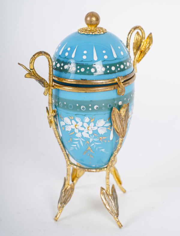 Beautiful egg-shaped opaline box with gilded brass mounting, late 19th century