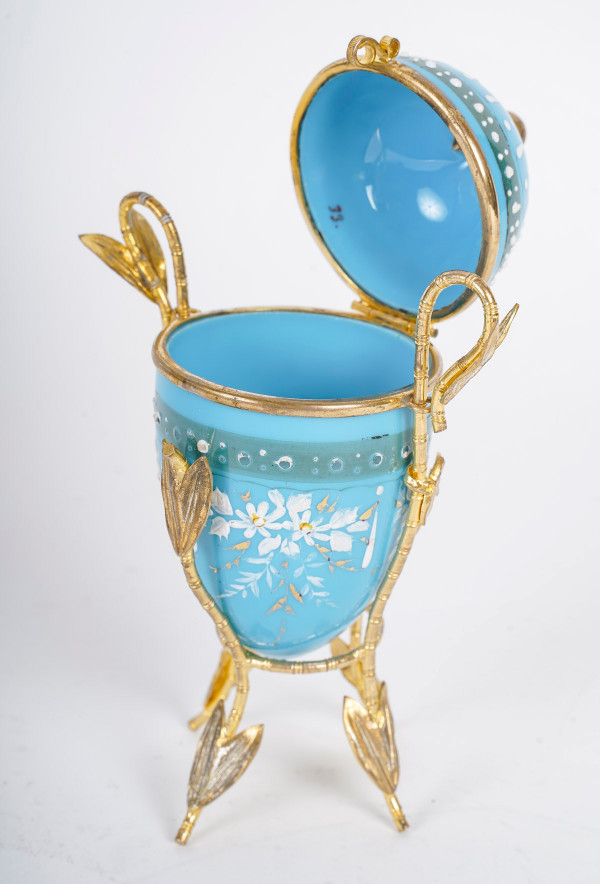 Beautiful egg-shaped opaline box with gilded brass mounting, late 19th century