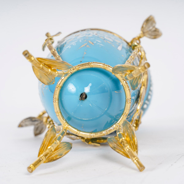 Beautiful egg-shaped opaline box with gilded brass mounting, late 19th century