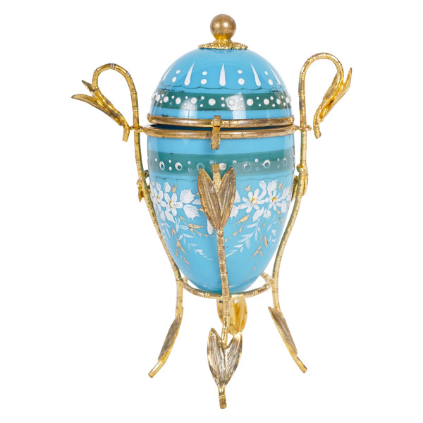 Beautiful egg-shaped opaline box with gilded brass mounting, late 19th century