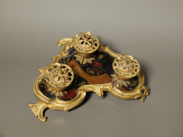 Lacquer and gilt bronze desk inkwell