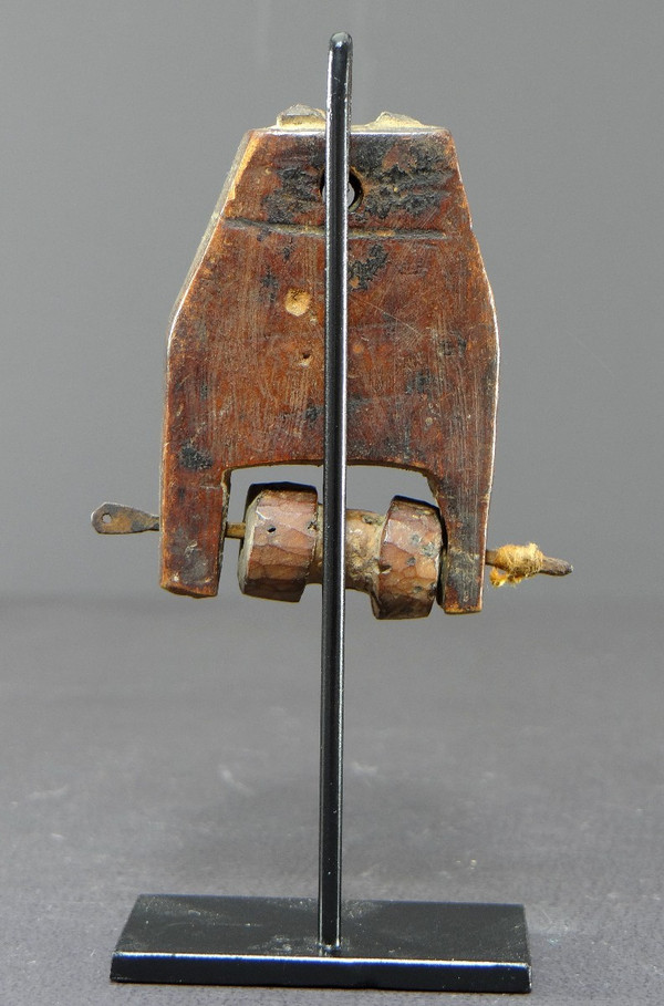 Ivory Coast, Gouro People, Early 20th Century, Weaving Loom Pulley Stirrup.