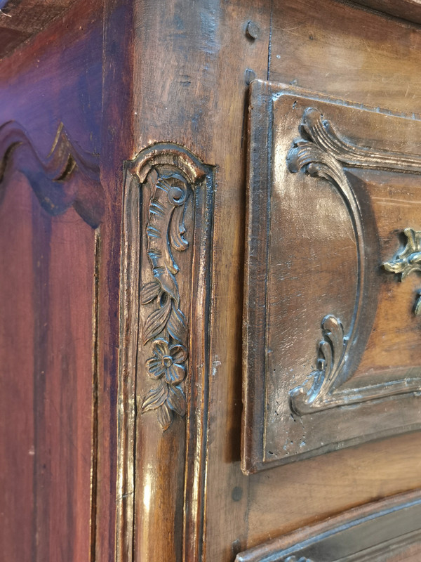 Louis XV Curved And Carved Walnut Chest Of Drawers