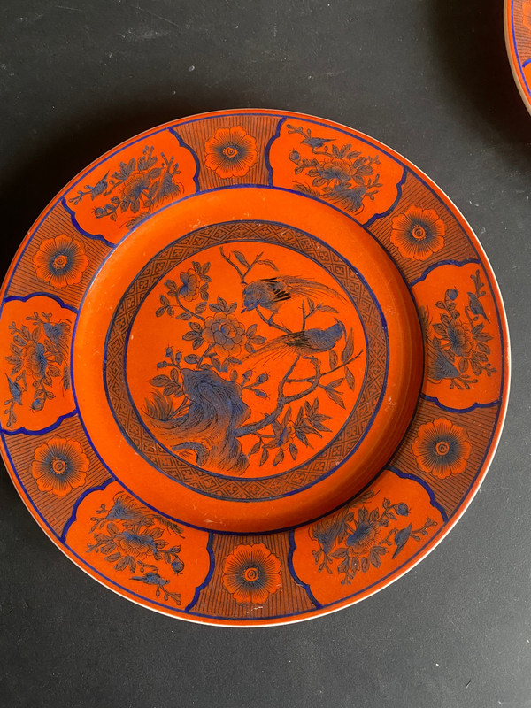 Paire d’assiettes du XIX eme en porcelaine fine de Macao oranges à motifs d’oiseau bleu sombre