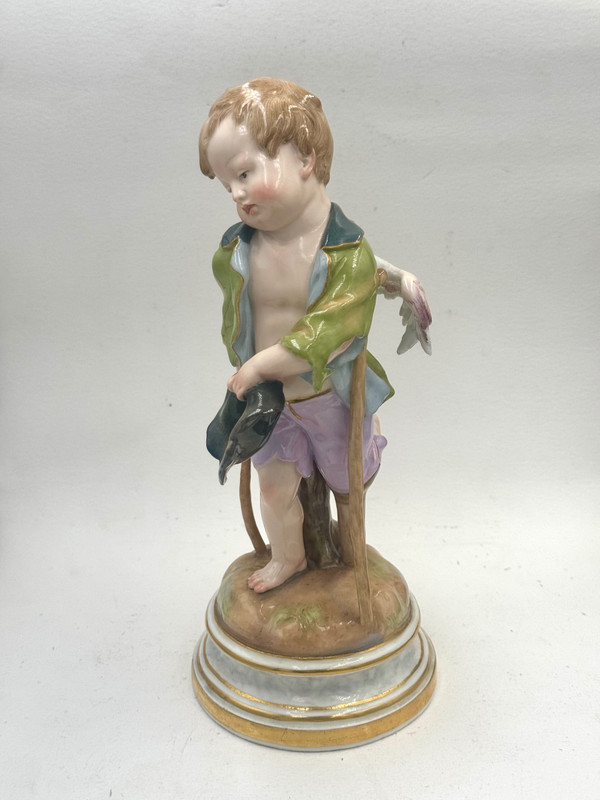 Meissen, figure en porcelaine Cupidon en mendiant 