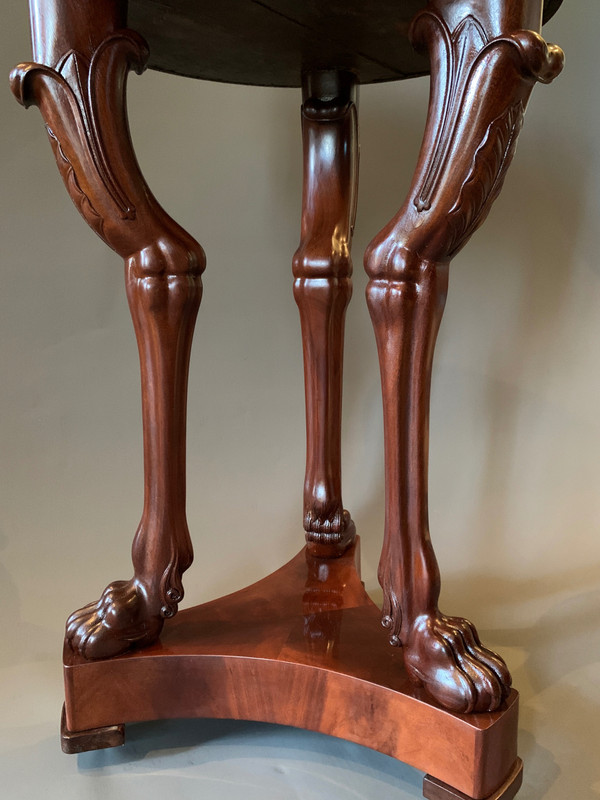 Bernard Molitor: Exceptional planter stamped in mahogany from the Consulate period.