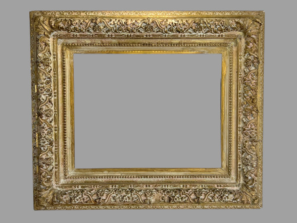 ANTIQUE NAPOLEON III FRAME IN CARVED AND PATINATED WOOD FOR PAINTING 43.5 cm x 34 cm