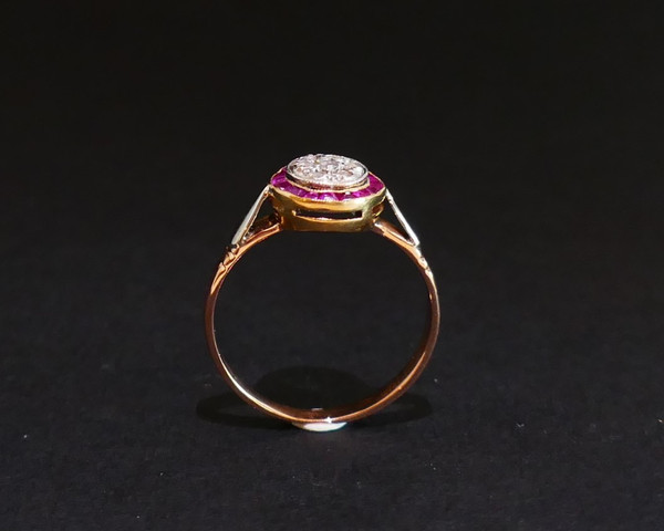 Art Deco Ring with Calibrated Diamonds and Rubies, 18 Carat Gold.