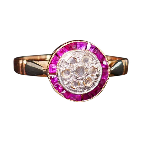 Art Deco Ring with Calibrated Diamonds and Rubies, 18 Carat Gold.