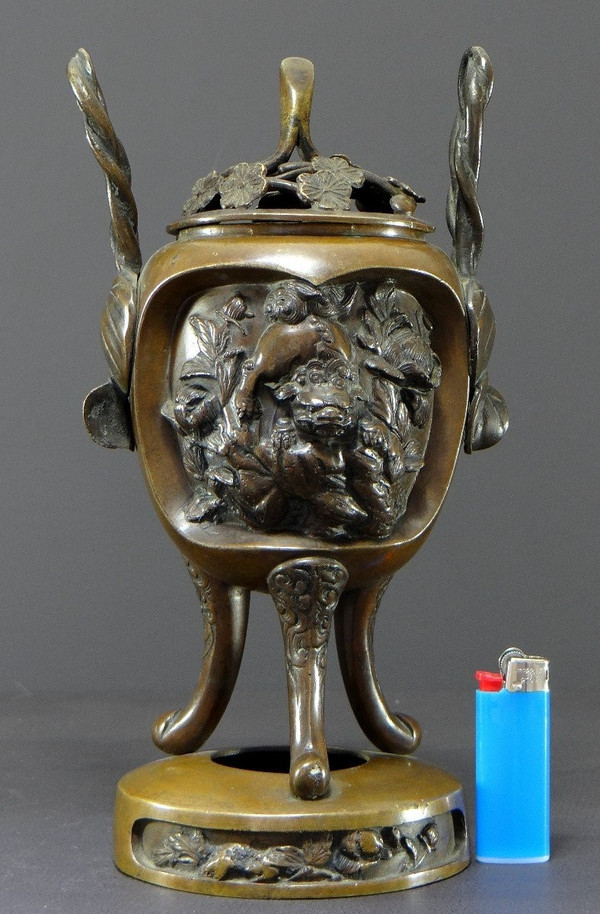 Vietnam, Fin Du XIXème - Début Du XXème Siècle, Brûle-parfum En Bronze Décor De Chiens De Fo.