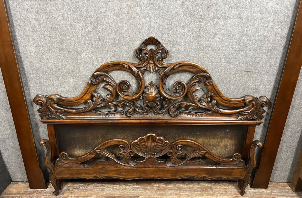 Louis XV Venetian style center bed in carved openwork wood circa 1900-1920