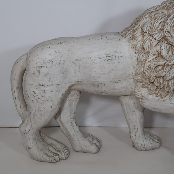 Large Pair Of Lions In Patinated Wood Italy Late 19th Century