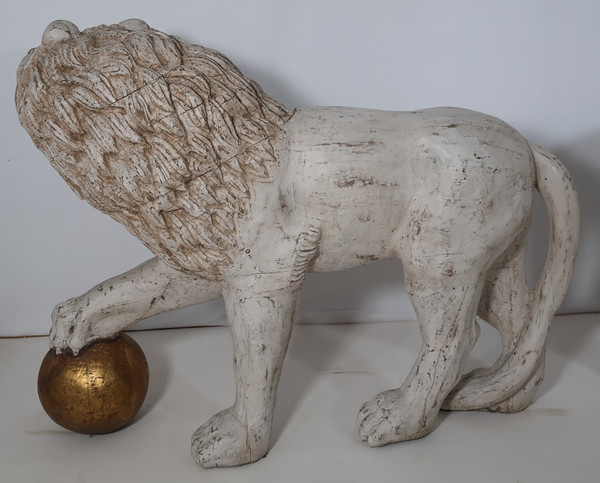 Large Pair Of Lions In Patinated Wood Italy Late 19th Century